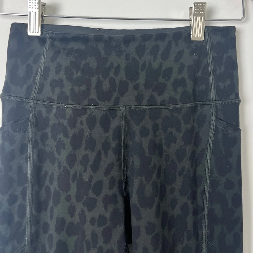 Victoria's Secret 2‎ Pairs Size 4 Animal Print Leggings Athletic Yoga